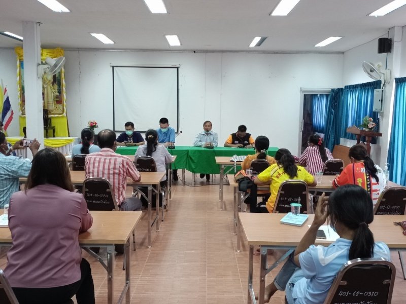 ประชุมสถานการณ์ควบคุมโรคโควิด-19 มีผู้นำในตำบลหนองบัวน้อย เจ้าหน้าที่สาธารณสุขตำบลหนองบัวน้อย ประธาน อสม. ประจำหมู่บ้านทั้ง 12 หมู่ ประชุมณ ห้องประชุมองค์การบริหารส่วนตำบหนองบัวน้อย เมื่อวันที่ 22 เมษายน 2564