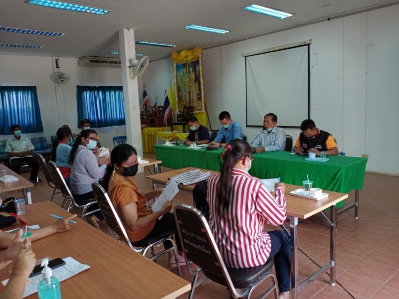 ประชุมสถานการณ์ควบคุมโรคโควิด-19 มีผู้นำในตำบลหนองบัวน้อย เจ้าหน้าที่สาธารณสุขตำบลหนองบัวน้อย ประธาน อสม. ประจำหมู่บ้านทั้ง 12 หมู่ ประชุมณ ห้องประชุมองค์การบริหารส่วนตำบหนองบัวน้อย เมื่อวันที่ 22 เมษายน 2564