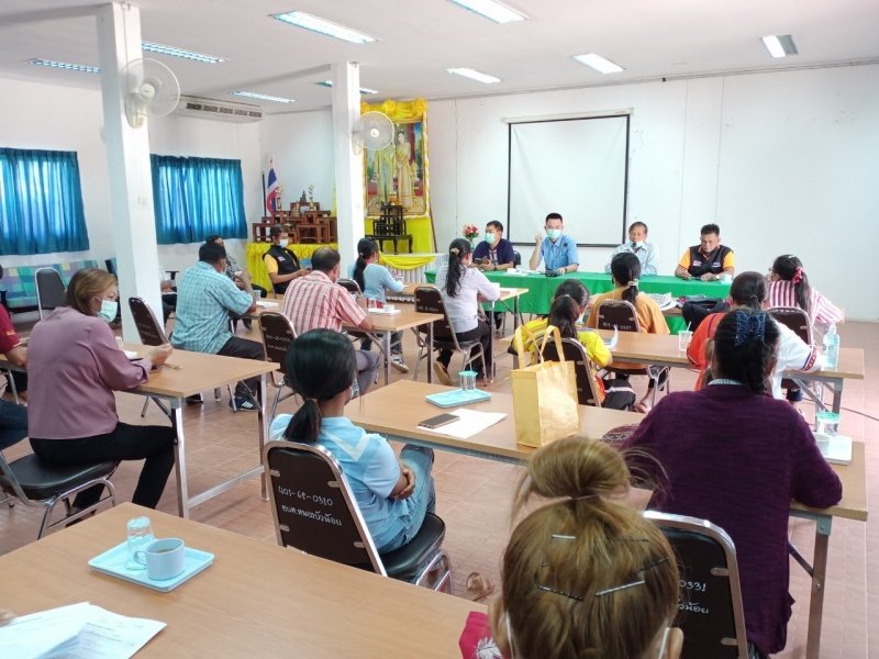 ประชุมสถานการณ์ควบคุมโควิด-19 โดยทีมงานควบคุมโรคโควิด-19 ณ ห้องประชุมองค์การบริหารส่วนตำบลหนองบัวน้อย เมื่อวันที่ 22 เมษายน พ.ศ.2564

